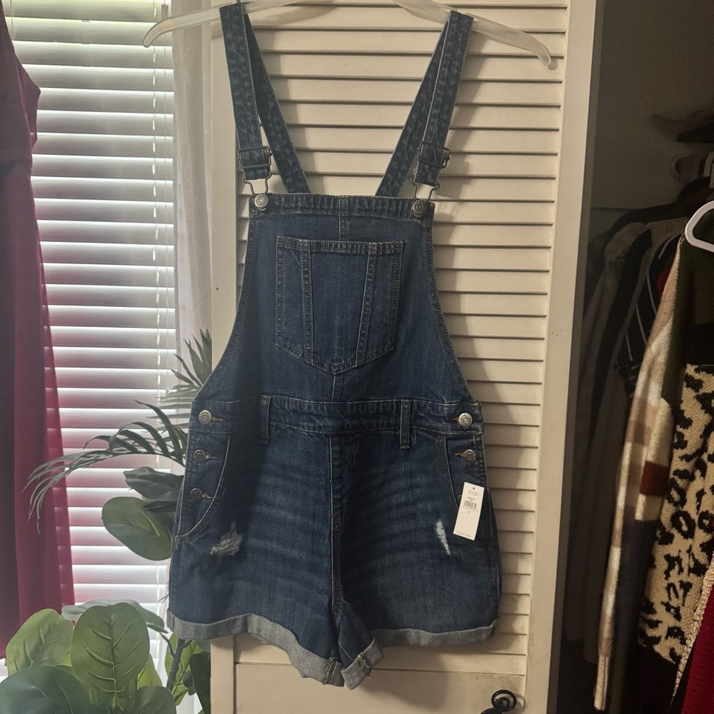 NWT Old Navy Denim / Bluejean Overall Shorts - Small